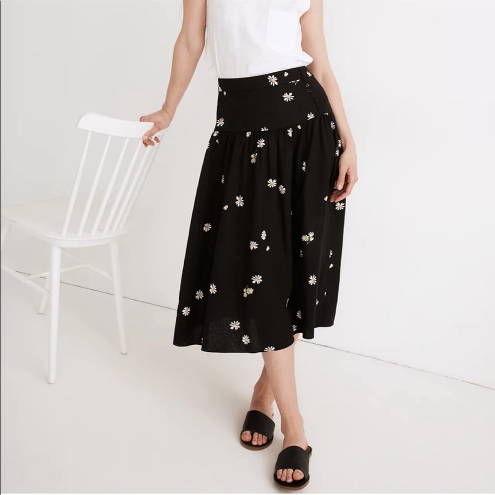 Linen-Blend Buttoned Yoke Midi Skirt in
Lazy Daisies